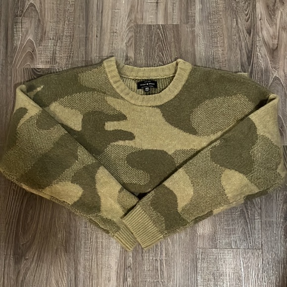 Camo sweater - Picture 1 of 6